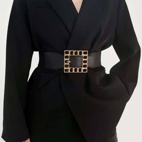 Square Buckle Vegan Leather Statement Belt - Picture 4 of 8